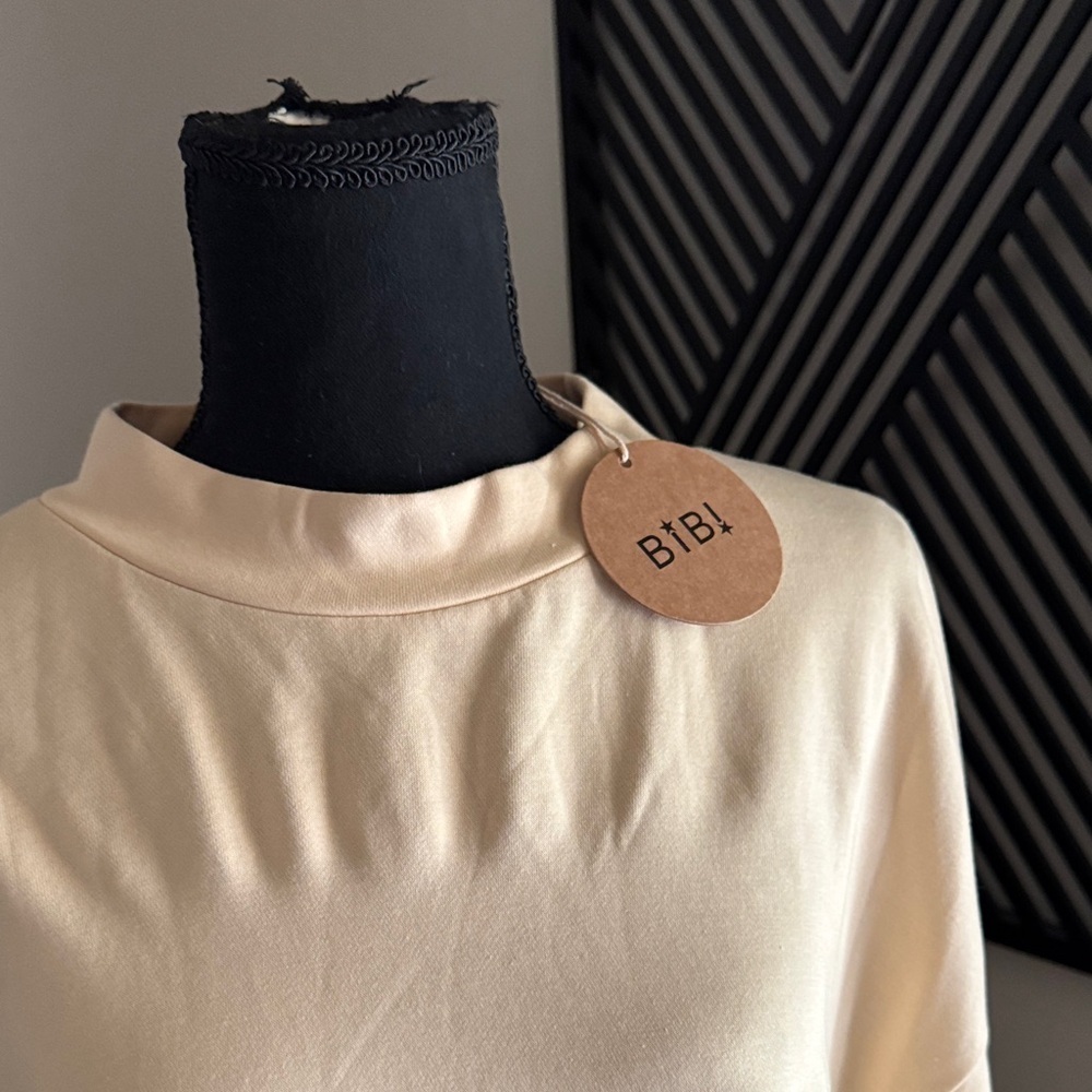 BiBi Cream Ruffle Blouse NWT - Picture 2 of 10